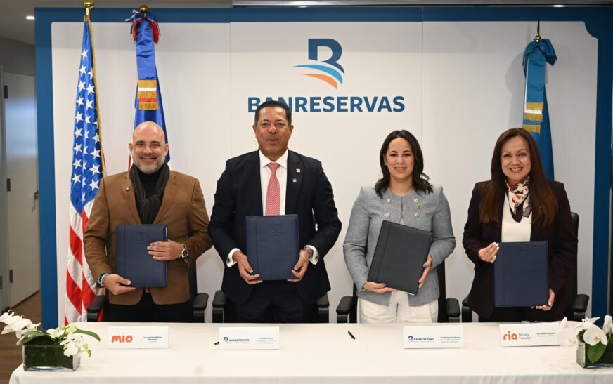 Banreservas, MIO y Ria Money Transfer anuncian alianza para fortalecer remesas e inclusión financiera en República Dominicana.