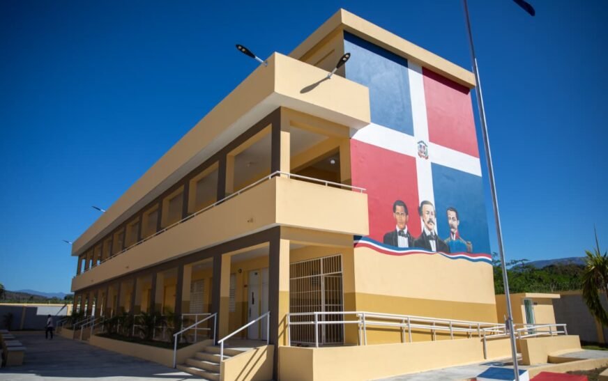 Presidente Abinader inaugura Liceo Las Yayas de Viajama en Azua con capacidad para más de 595 estudiantes