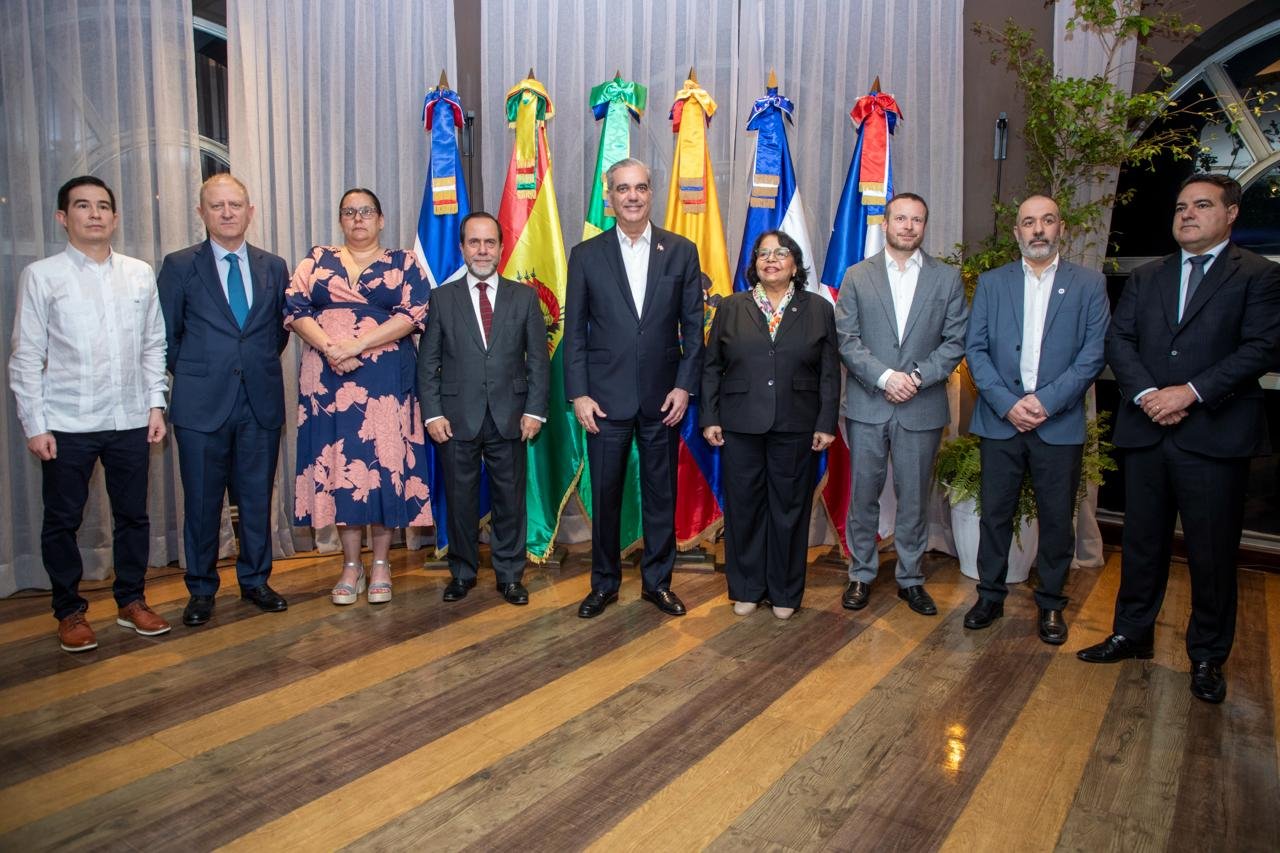 Presidente Abinader asiste a apertura de clase magistral que busca fortalecer la transparencia y rendición de cuentas a nivel internacional