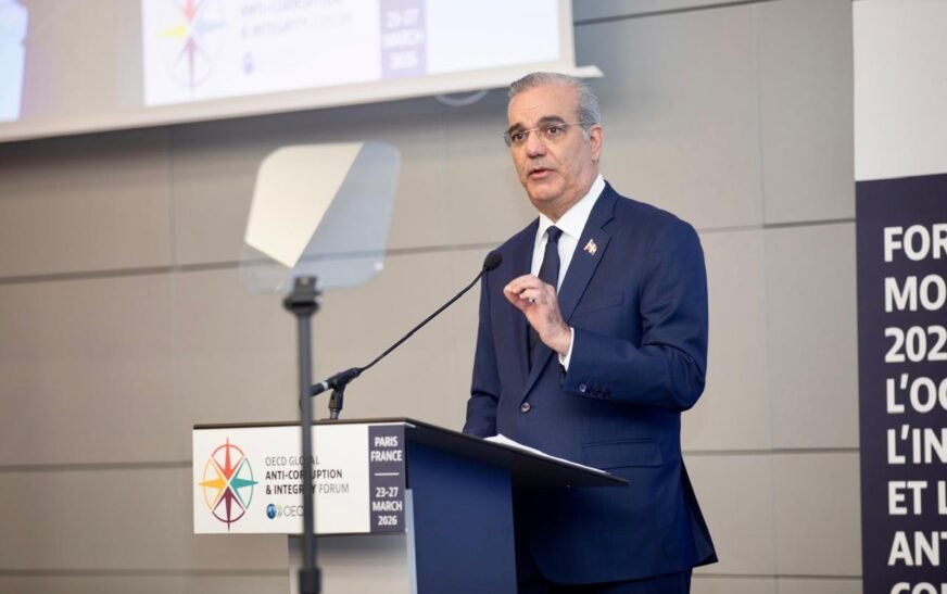 Presidente Abinader reafirma la integridad como eje estratégico del Estado en Foro Global Anticorrupción en París.