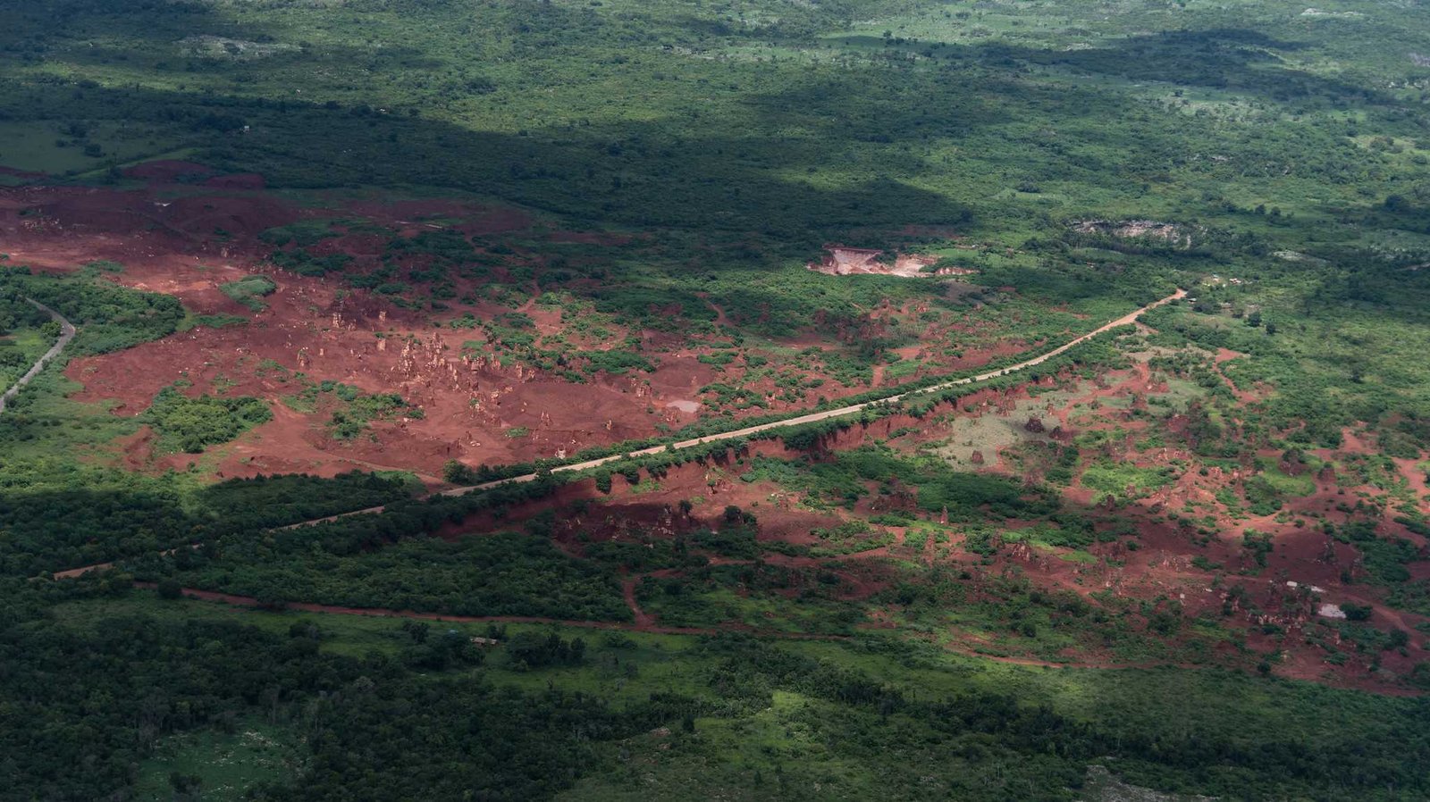Turismo, tierras raras y puerto espacial: obras que ilusionan a Pedernales con su futuro económico.