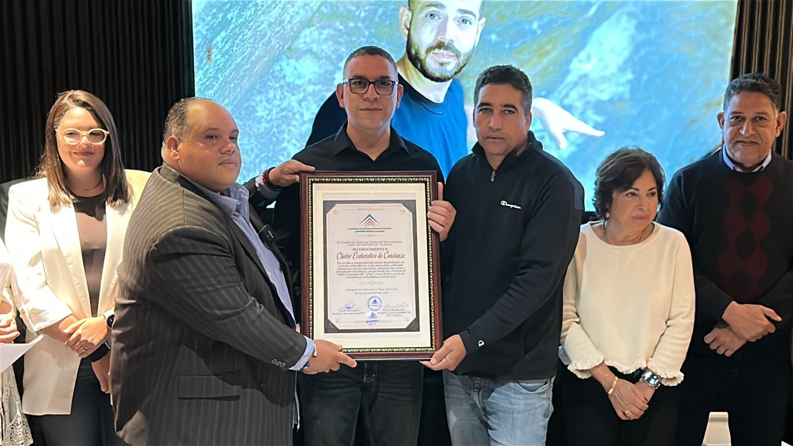 Asociación Dominicana Prensa Turística reconoce 20 aniversario Clúster Ecoturístico de Constanza.
