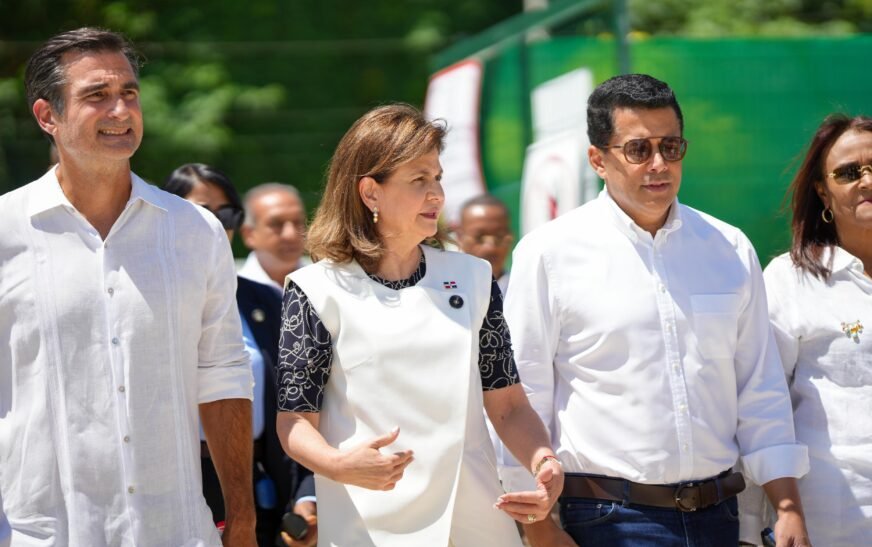 Vicepresidenta Raquel Peña inaugura primera etapa del puerto Samaná Bayport junto a Turismo y Apordom.