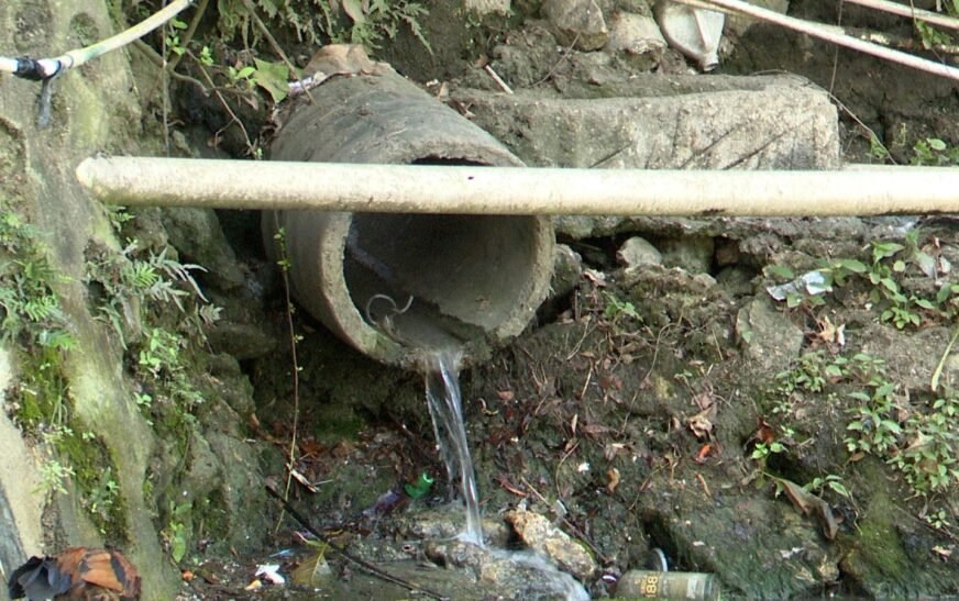 Presidente Abinader continúa supervisión en zonas vulnerables ante impacto de lluvias; durante visita a Los Platanitos, instruye a la alcaldía trabajar en solución definitiva a la laguna que afecta la zona