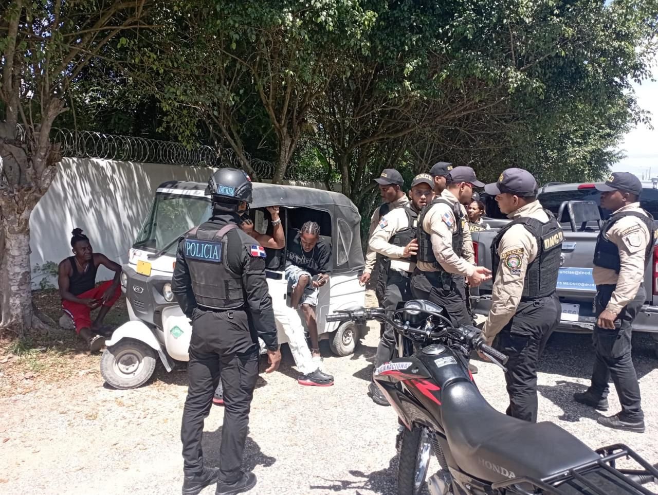 Tres detenidos y drogas incautadas en operativo conjunto en La Romana.