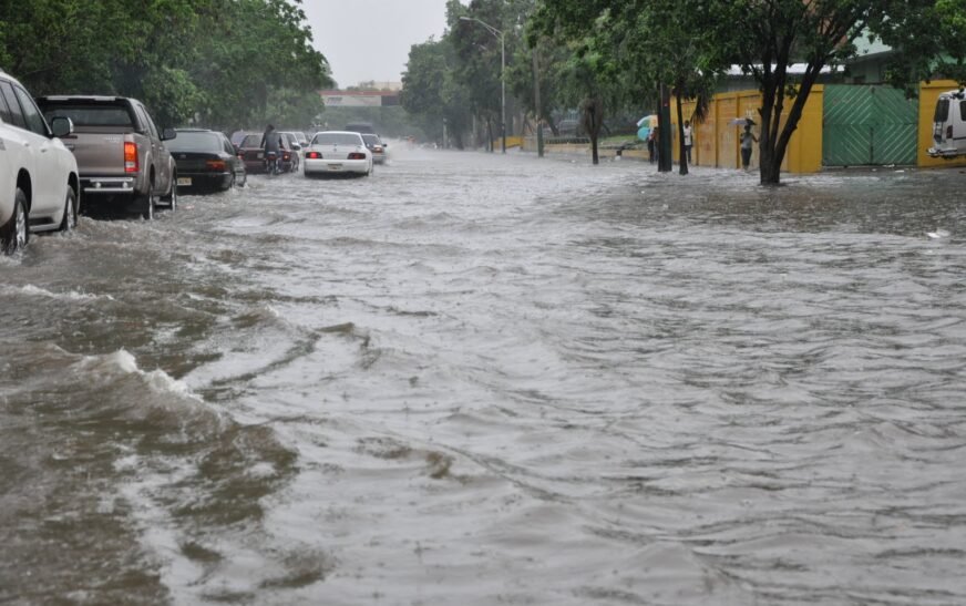 ¡Aviso! Prevén acumulados de lluvias de 100 a 125 milímetros en las próximas 24 a 48 horas en RD.