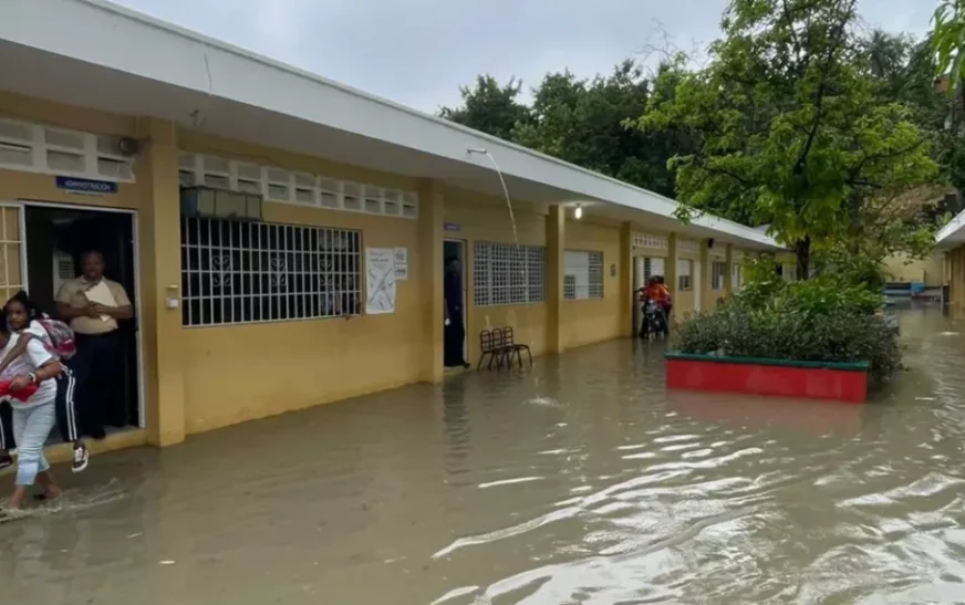 Educación suspende docencia ante lluvias por vaguada.