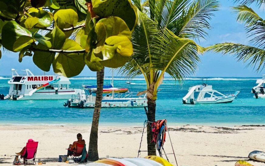 Adompretur exhorta regular el caos marítimo en franja de bañistas en playa de Bávaro