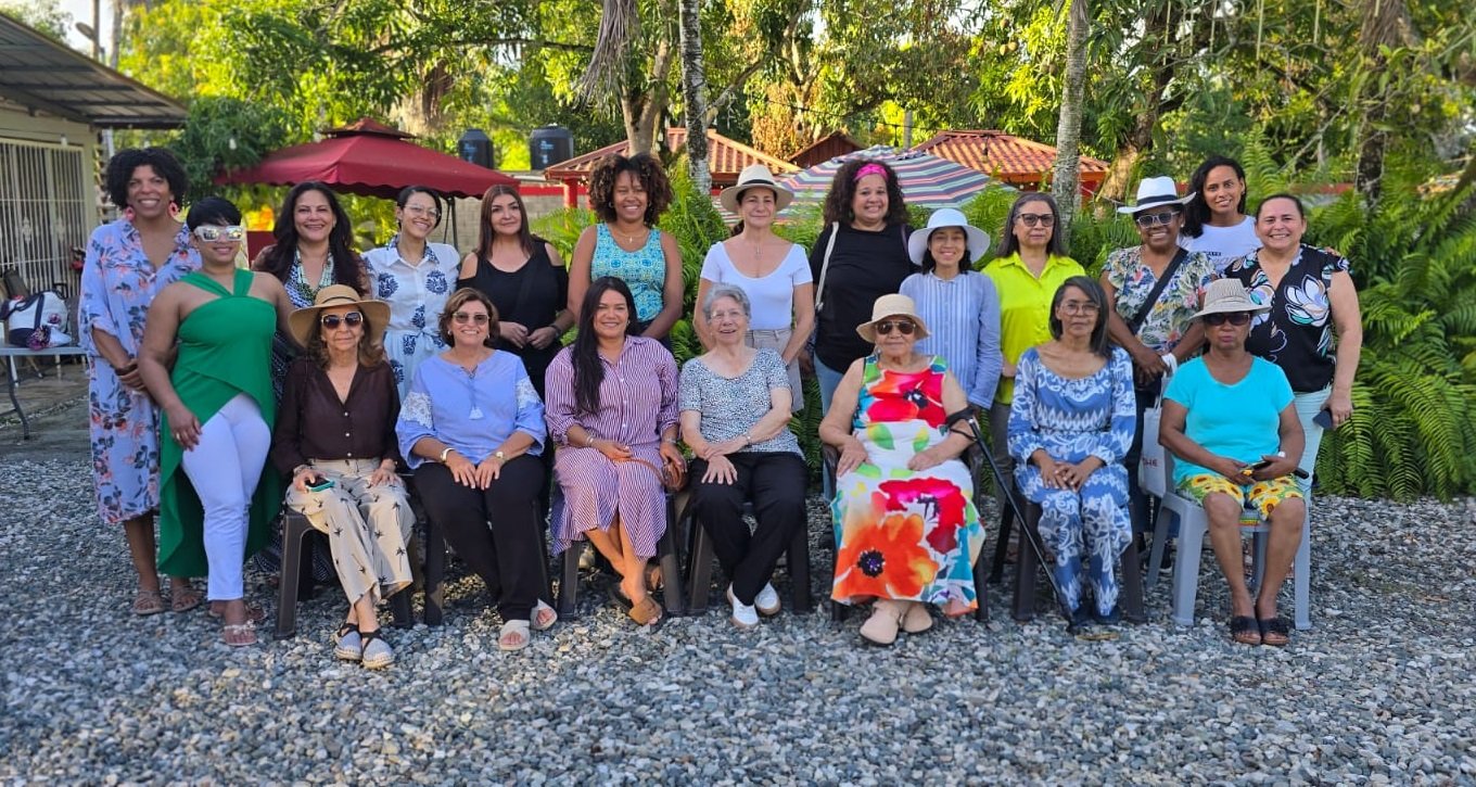 Adompretur agasaja las madres de su membresía con divertido encuentro en Chalet Puerta Roja, en La Victoria
