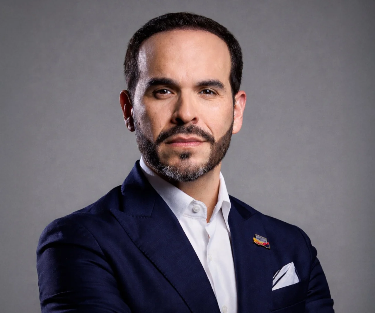 ¿Quién es Abelardo de la Espriella, el abogado de ultraderecha que quiere ser presidente de Colombia?