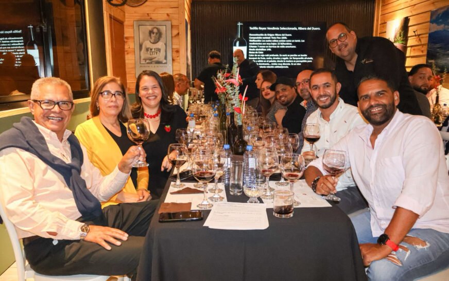 La Esquina Gastrobar celebra exitosa cata de vinos españoles maridada con productos de Constanza