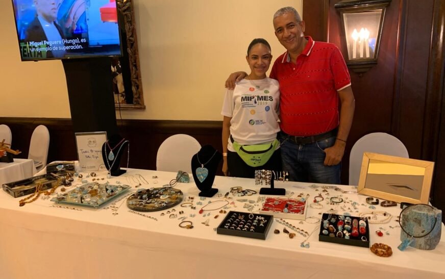 Larimée celebra el Día de las Madres con una joya para mamá