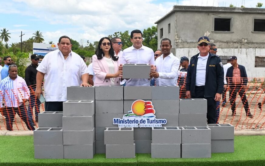 Turismo inicia obra en Las Clavellinas de Azua.