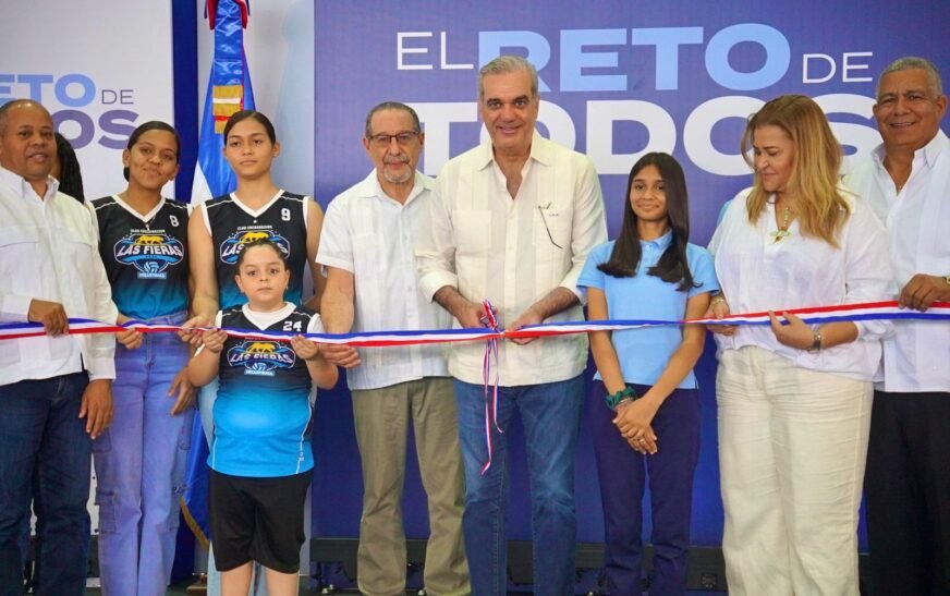 Presidente Abinader entrega techado deportivo-escolar que beneficiará a más de 900 estudiantes en Sabana Larga, San José de Ocoa