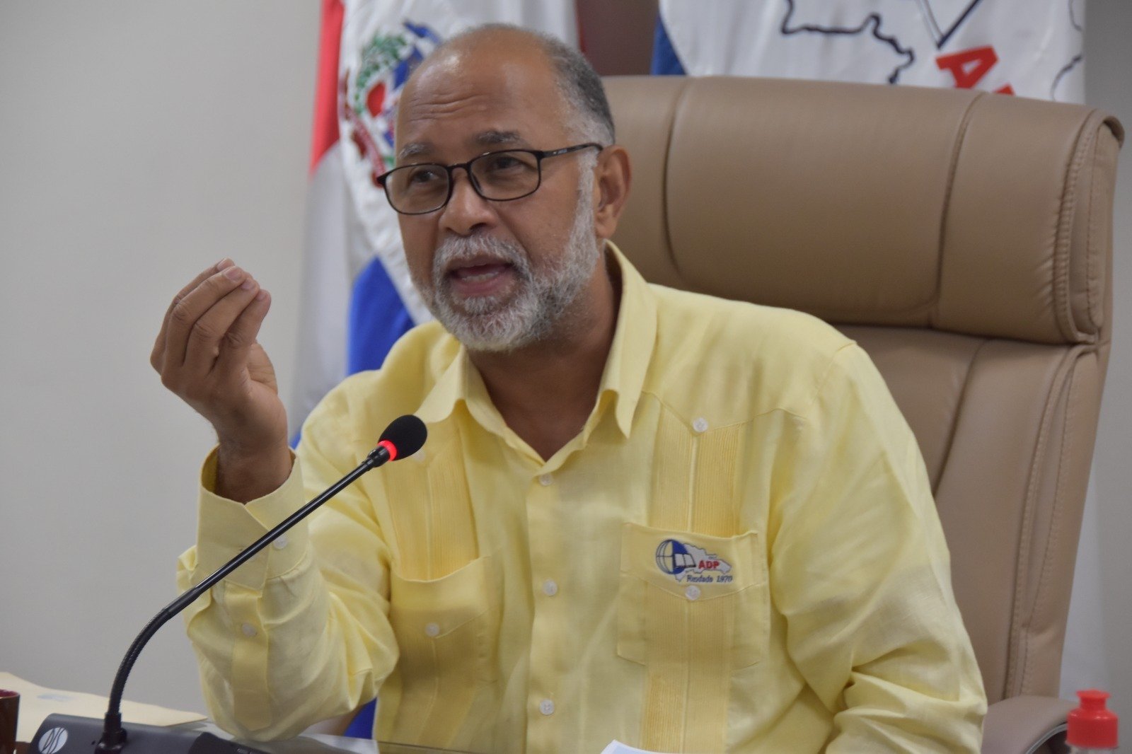Eduardo Hidalgo Presidente de la (ADP) valoró hoy como positiva la ordenanza de dispositivos móviles en los centros educativos.