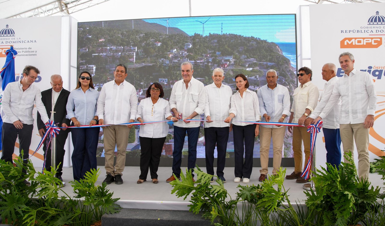 Presidente Abinader inaugura carretera Enriquillo–El Higüero en Barahona que impactará a más de 300 mil habitantes y fortalecerá el turismo, comercio y conectividad de la región sur