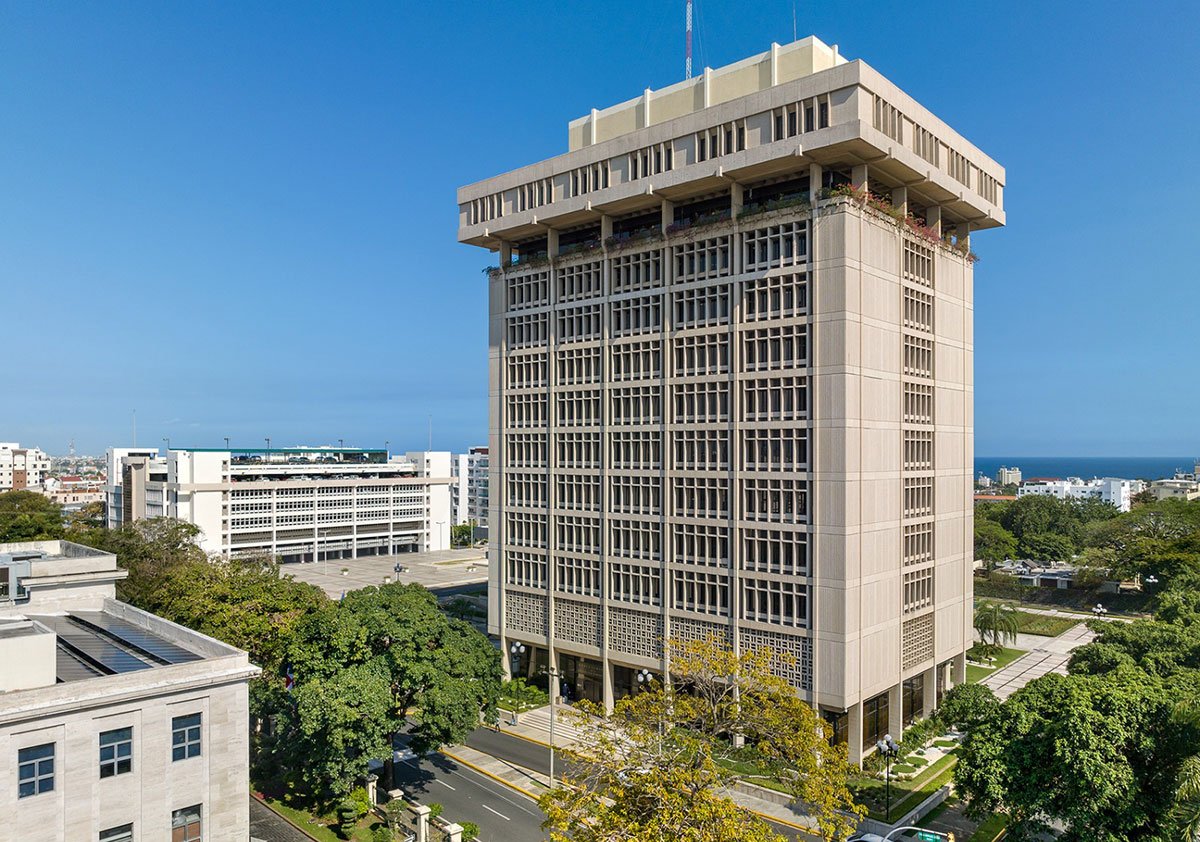 Banco Central afirma sector turismo es determinante para la sostenibilidad financiera del país; Indican Industria Turística cerrará el 2026 con ingresos superiores a los US$12,500