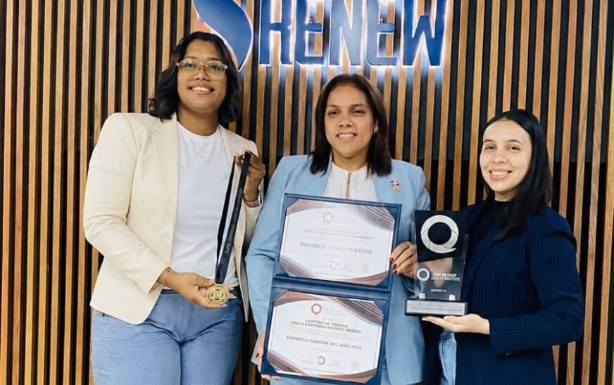 Renew celebra nueve años de excelencia y es reconocida como Empresa Caribeña del Año 2026