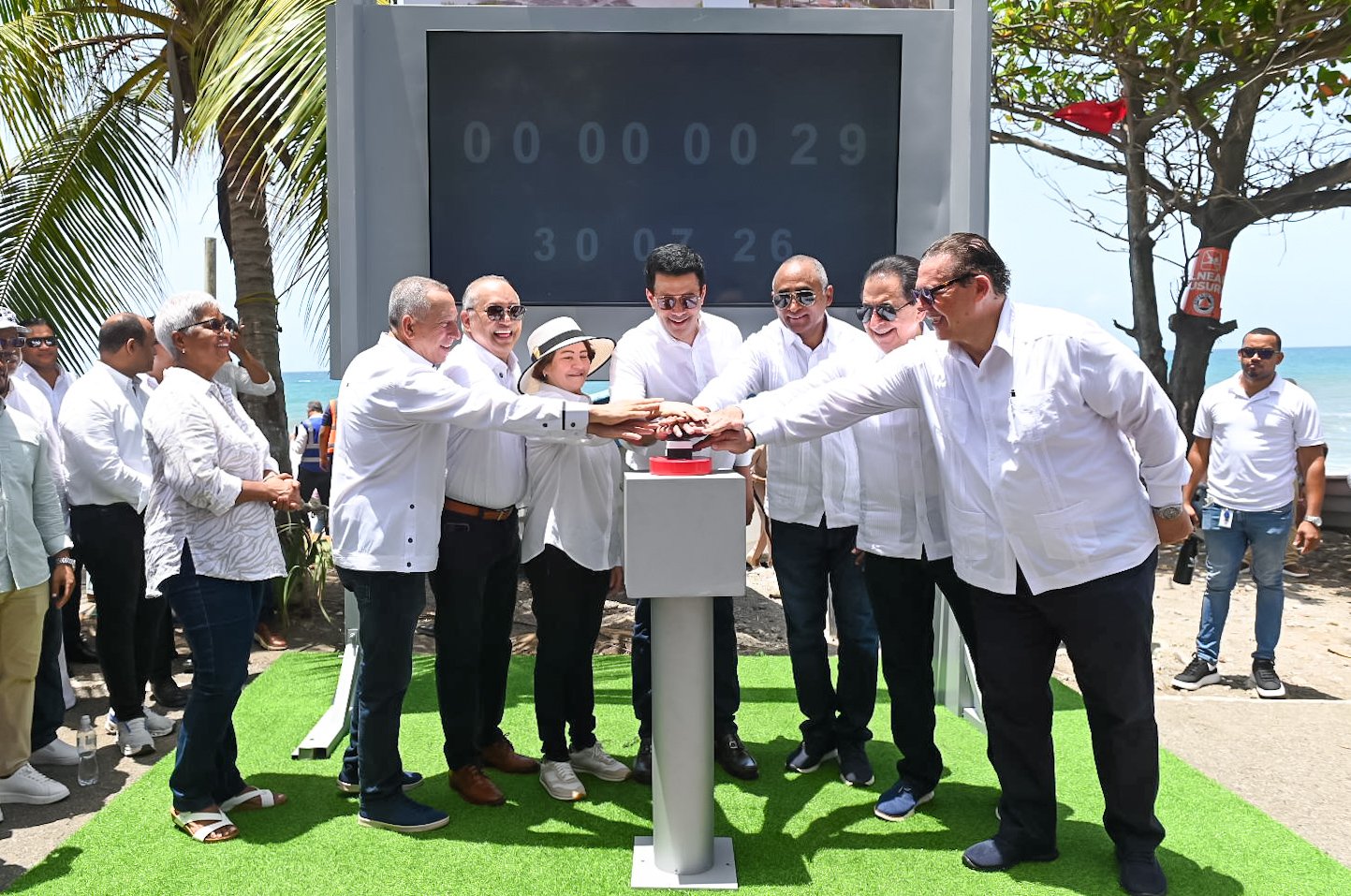 David Collado deja iniciada obras turísticas en Baní por 137 millones de pesos.