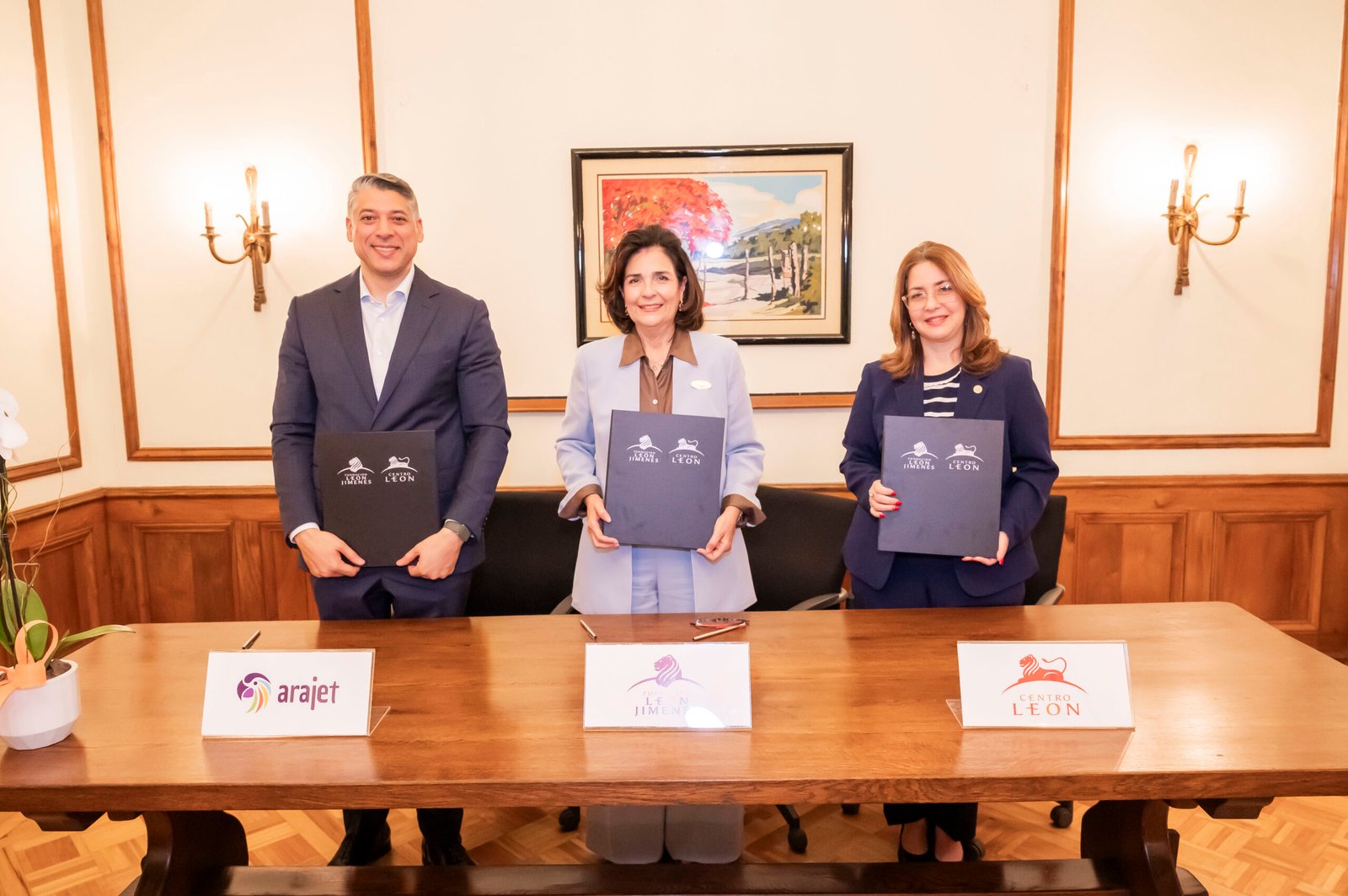 Fundación Eduardo León Jimenes, Centro León y Arajet renuevan alianza estratégica para seguir impulsando el intercambio cultural y académico