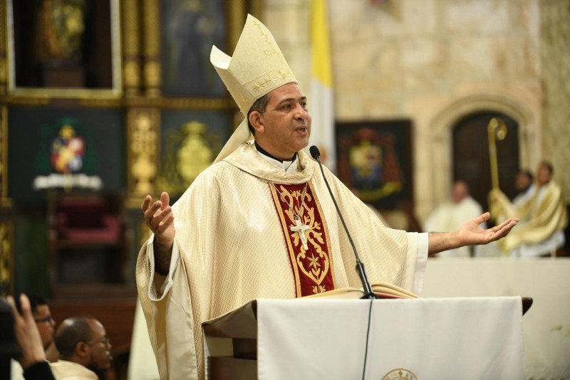 Monseñor Carlos Tomás Morel Diplán llama a las universidades a fortalecer su compromiso social.