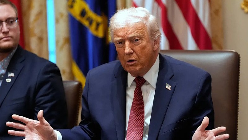 Trump advierte a Irán de un “golpe muy duro” si retrocede en las negociaciones.