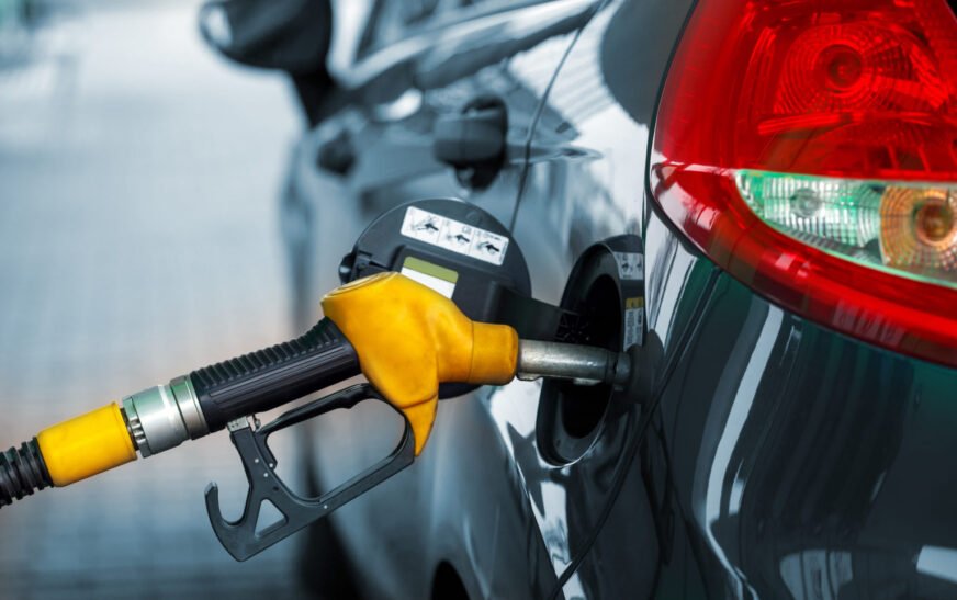 Gobierno aumenta RD$3 a gasolina y gasoil regular.