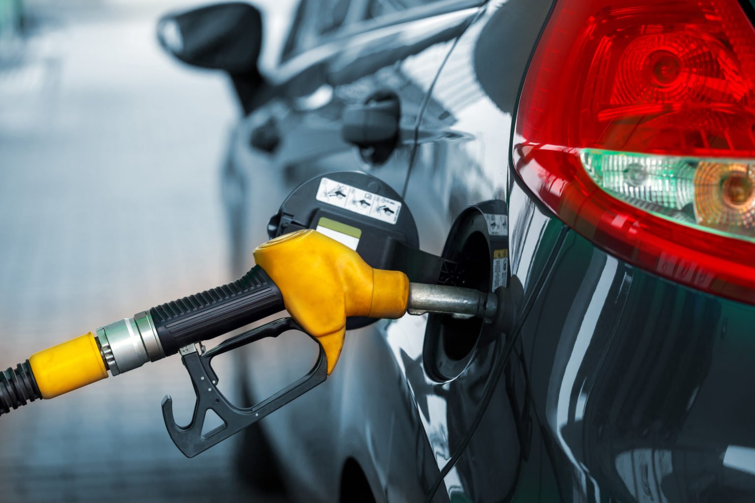 Gobierno aumenta RD$3 a gasolina y gasoil regular.