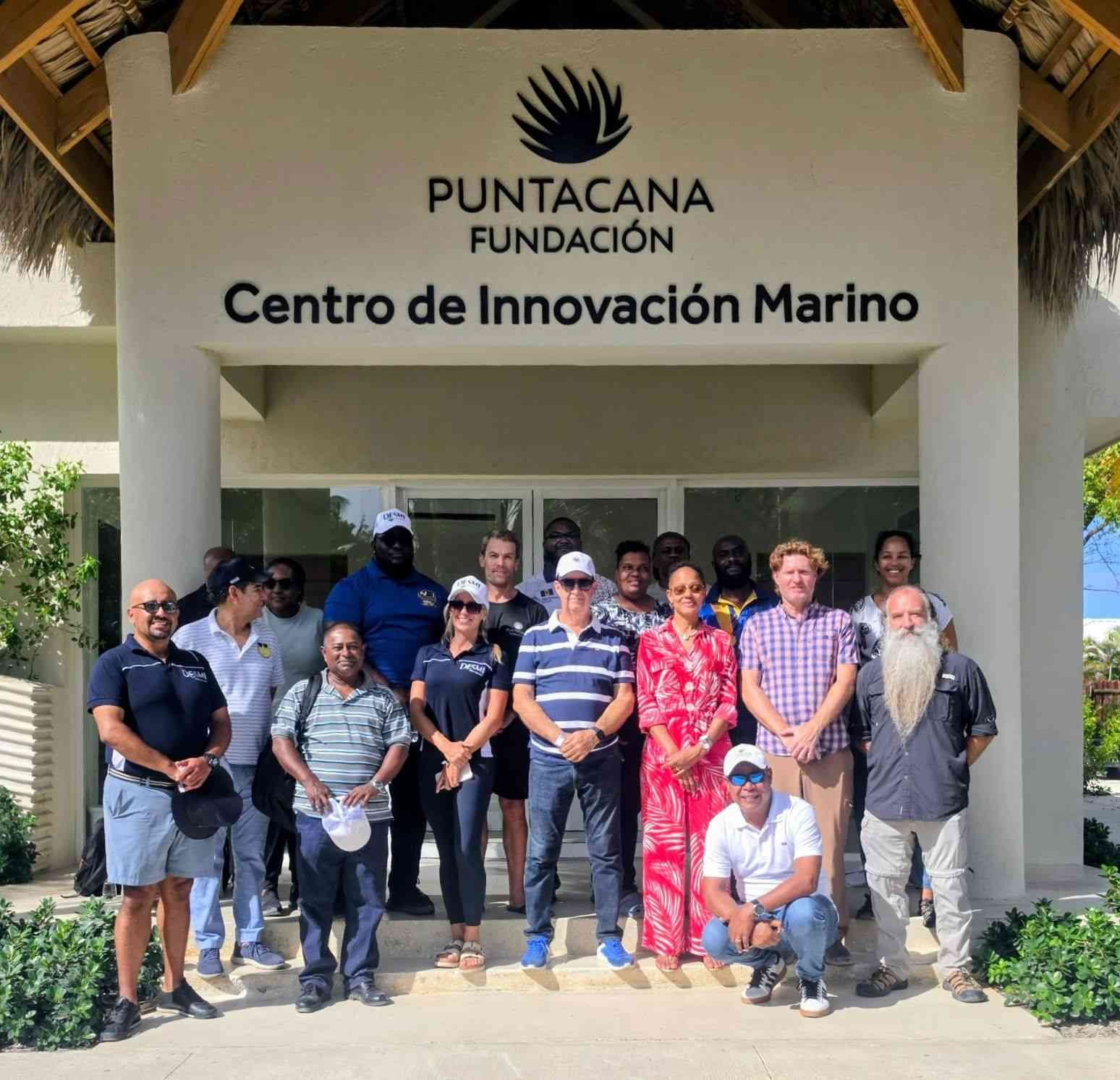 Convertir el sargazo en soluciones: delegación de Granada explora el enfoque de Punta Cana.