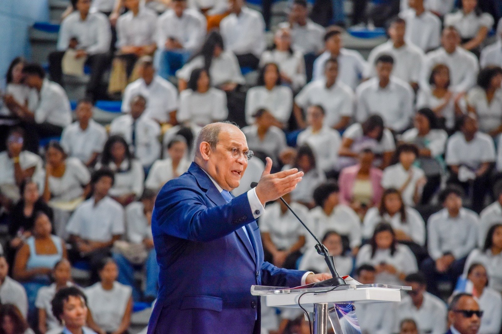 Santos Badía destaca respaldo del Gobierno a política de becas para ampliar oportunidades de formación.