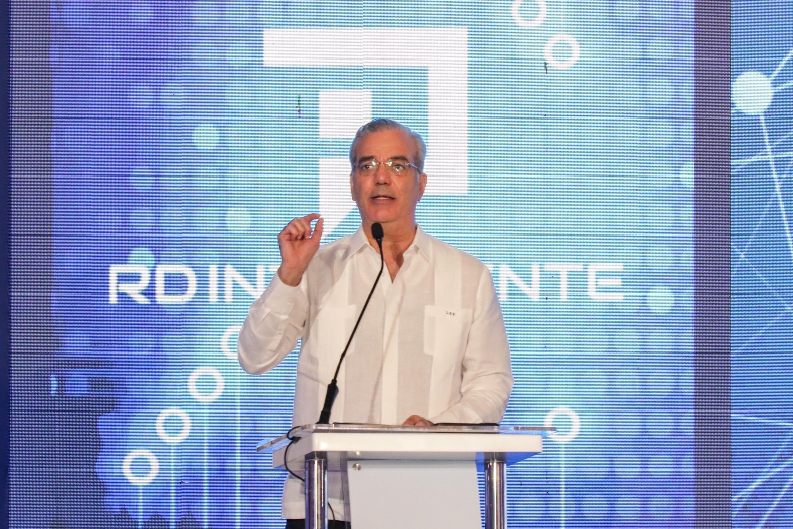 Abinader emite decreto con el que se cambia de residencia a la ciudad de Santiago del 14 al 16.