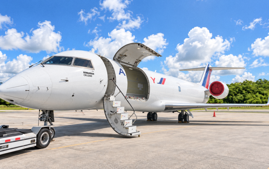 Air Century recibe nuevo jet CRJ200 para fortalecer sus operaciones regionales de carga.