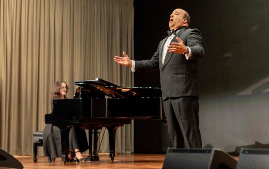 Centro Cultural Rainieri presentó un concierto didáctico que unió música, historia y literatura.