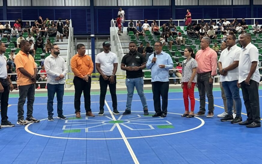 Ramón Chávez R. recibe reconocimiento en Ciudad Juan Bosch.