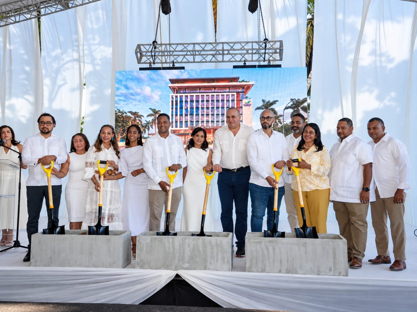 Nagua tendrá moderna clínica de RD$2,000 millones para fortalecer la atención médica en el NordesteEl centro hospitalario llevará el nombre del Dr. José Bello, primer pediatra de Nagua, y contará con 80 camas de hospitalización, cuidados intensivos, oncología y tecnología para diagnósticos especializados.