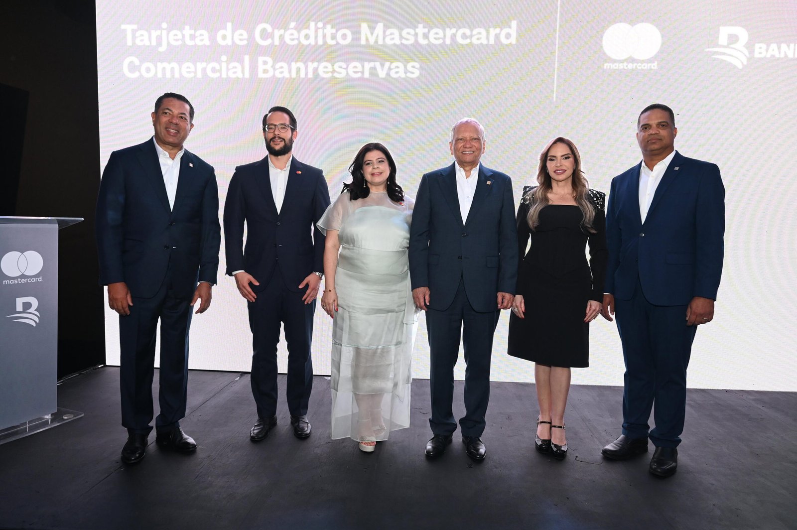 Banreservas lanza junto a Mastercard nueva tarjeta comercial para el sector empresarial.